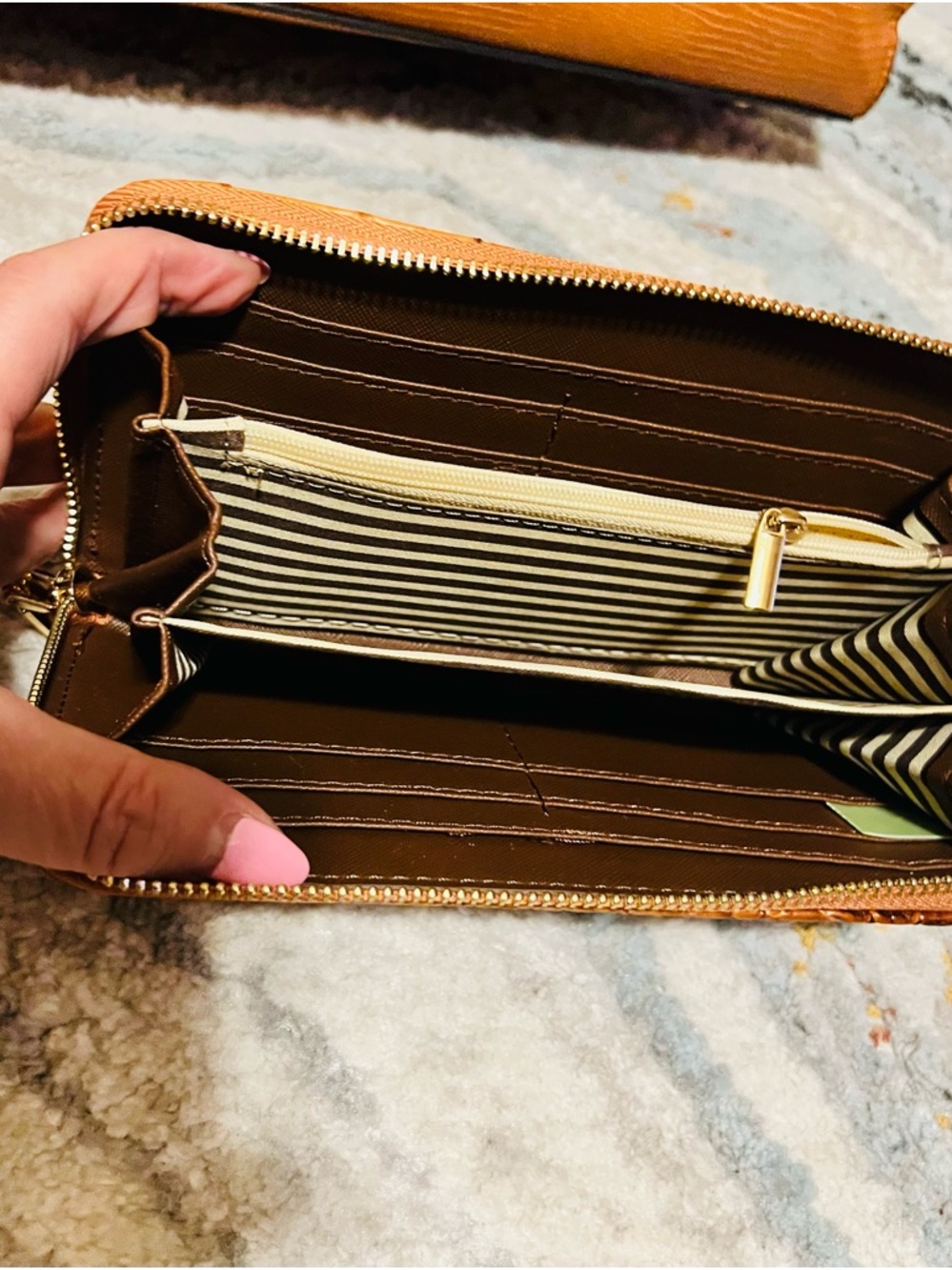 Michael Kors (NOT) Multi-Color Croc-Embossed Leather Tote/Crossbody with Wallet - Picture 9 of 11